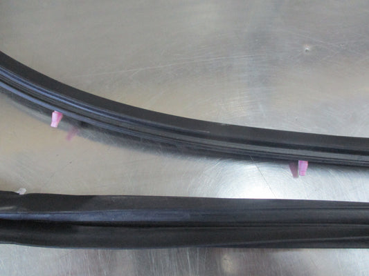 Suzuki Baleno Genuine Left Hand Front Door Opening Weatherstrip New Part