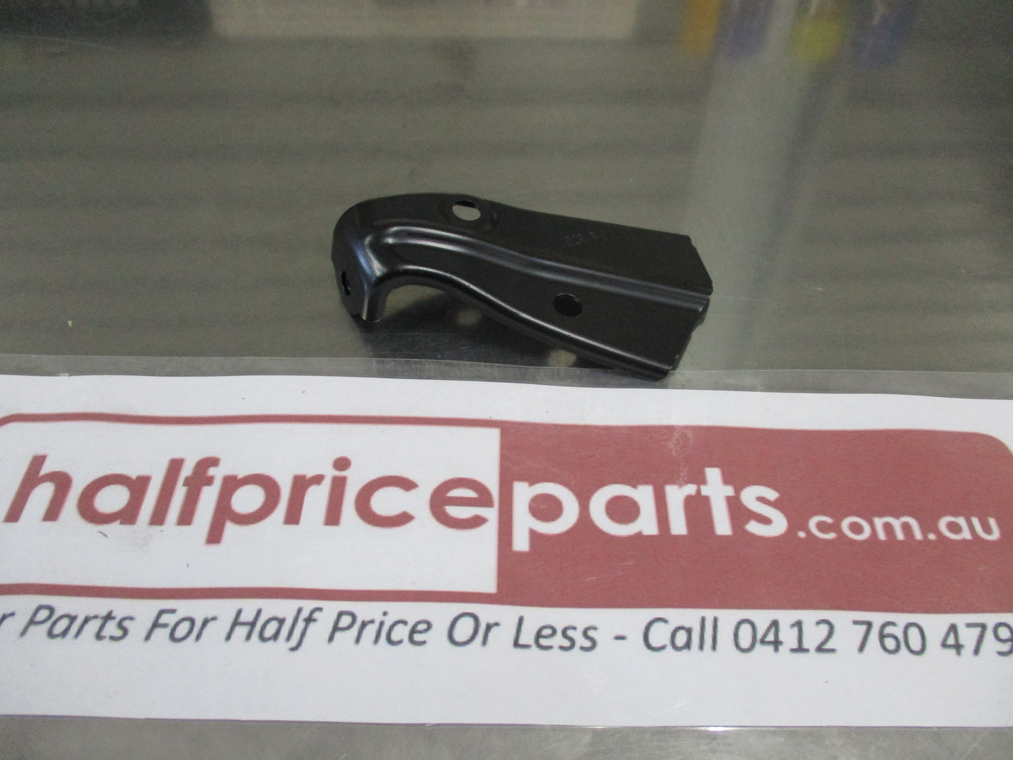 Suzuki Swift Genuine Right hand Lower Front Guard Bracket New Part