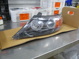 Kia Sorento Genuine Passengers Side Front Headlight Assembly New