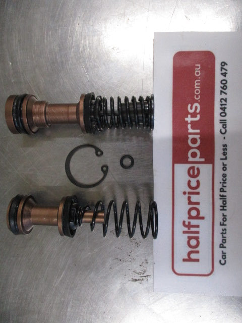 Mitsubishi Nimbus/Eclipse/Galant/Mirage/Sigma/Triton/Pajero Genuine Brake Master Cylinder Repair Kit New Part