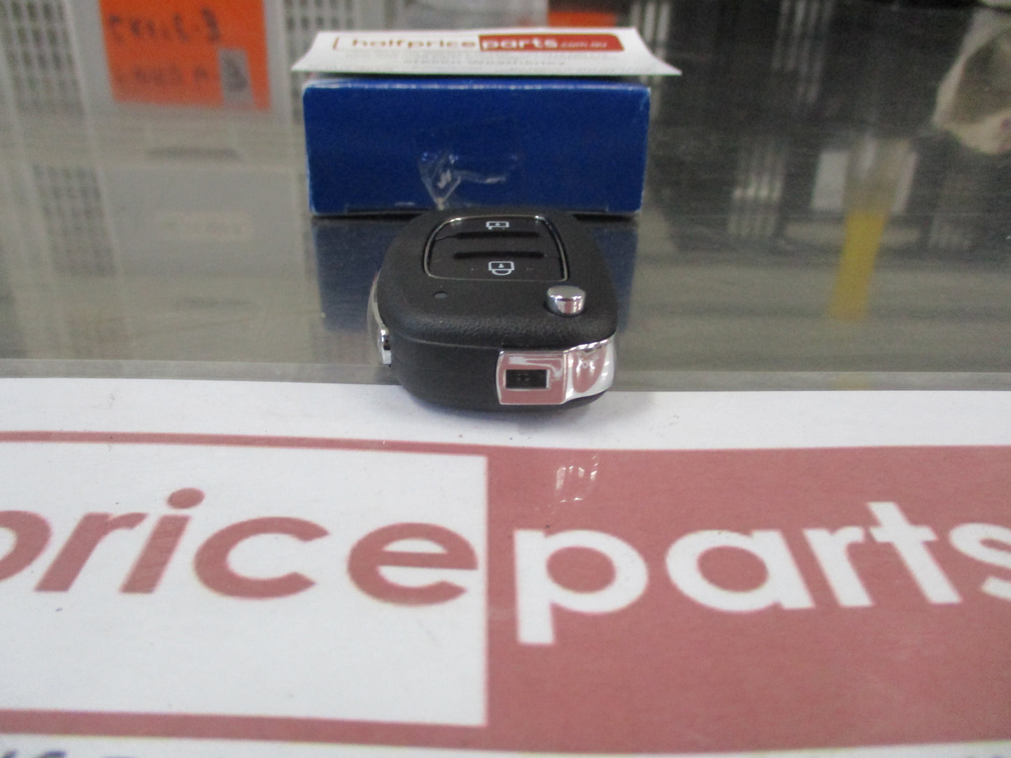 Hyundai Iload  Genuine 2 Button Keyless Entry Flip Key Remote New Part