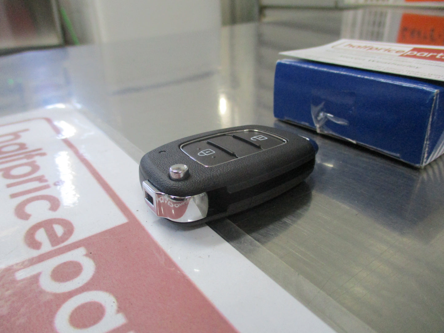Hyundai Iload  Genuine 2 Button Keyless Entry Flip Key Remote New Part