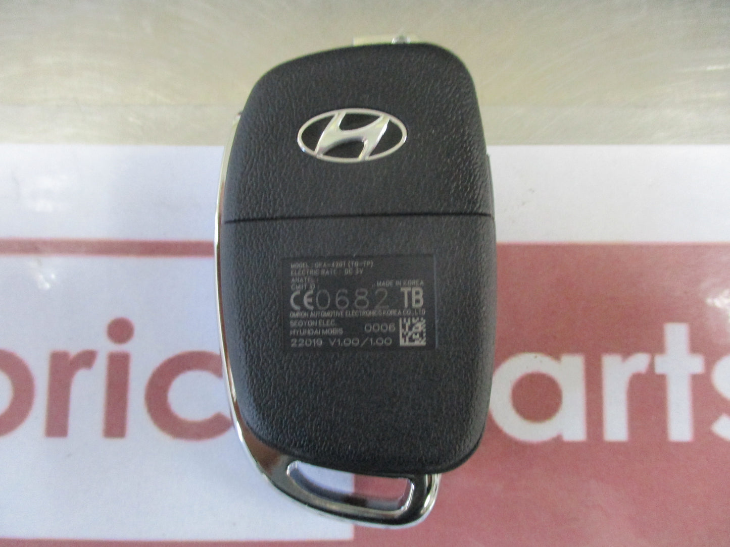 Hyundai Iload  Genuine 2 Button Keyless Entry Flip Key Remote New Part