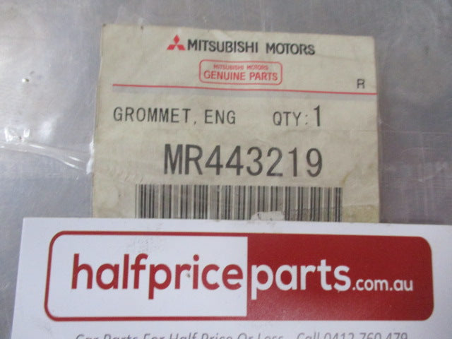 Mitsubishi Pajero Genuine Engine Wiring Chassis Grommet New Part