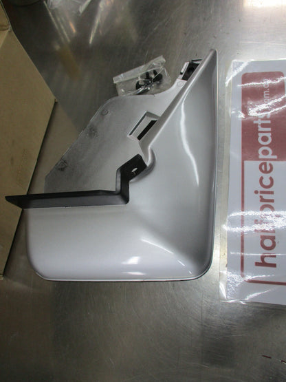 Nissan Elgrand E50 Genuine Front Right Hand Mudguard Painted New Part