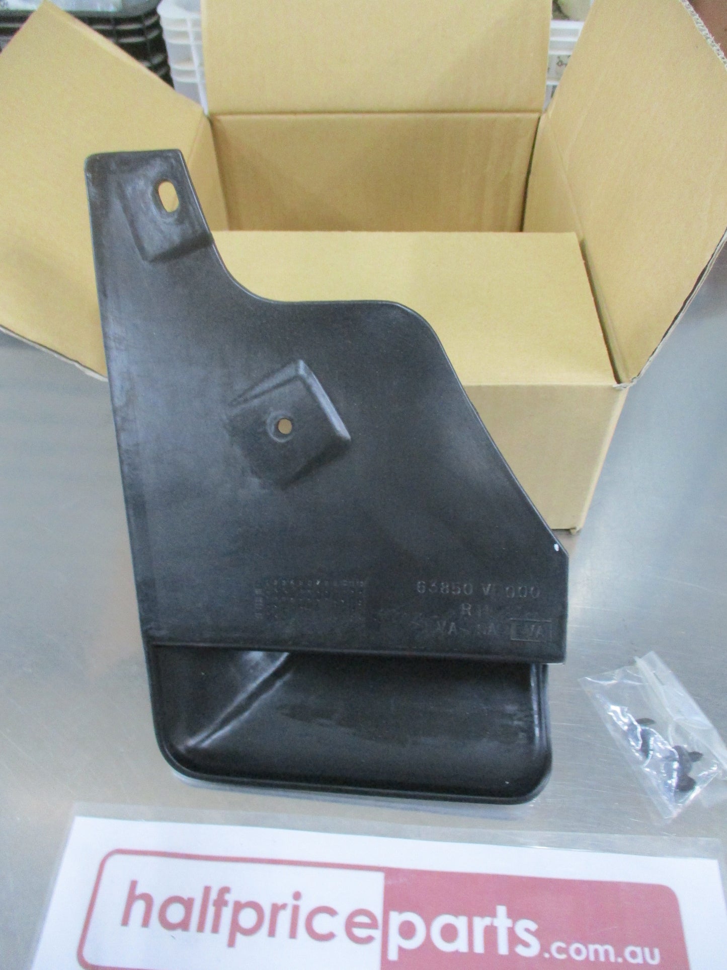 Nissan Elgrand E50 Genuine Front Right Hand Mudguard Painted New Part