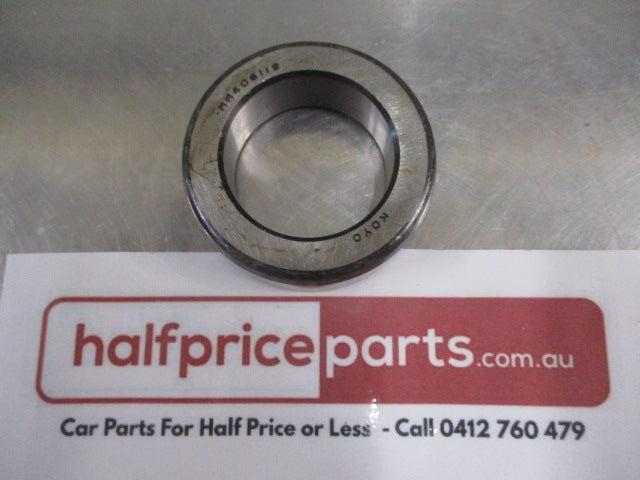 Mitsubishi Pajero Genuine Rear Axle Shaft Bearing Retainer New Part