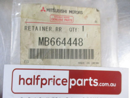 Mitsubishi Pajero Genuine Rear Axle Shaft Bearing Retainer New Part