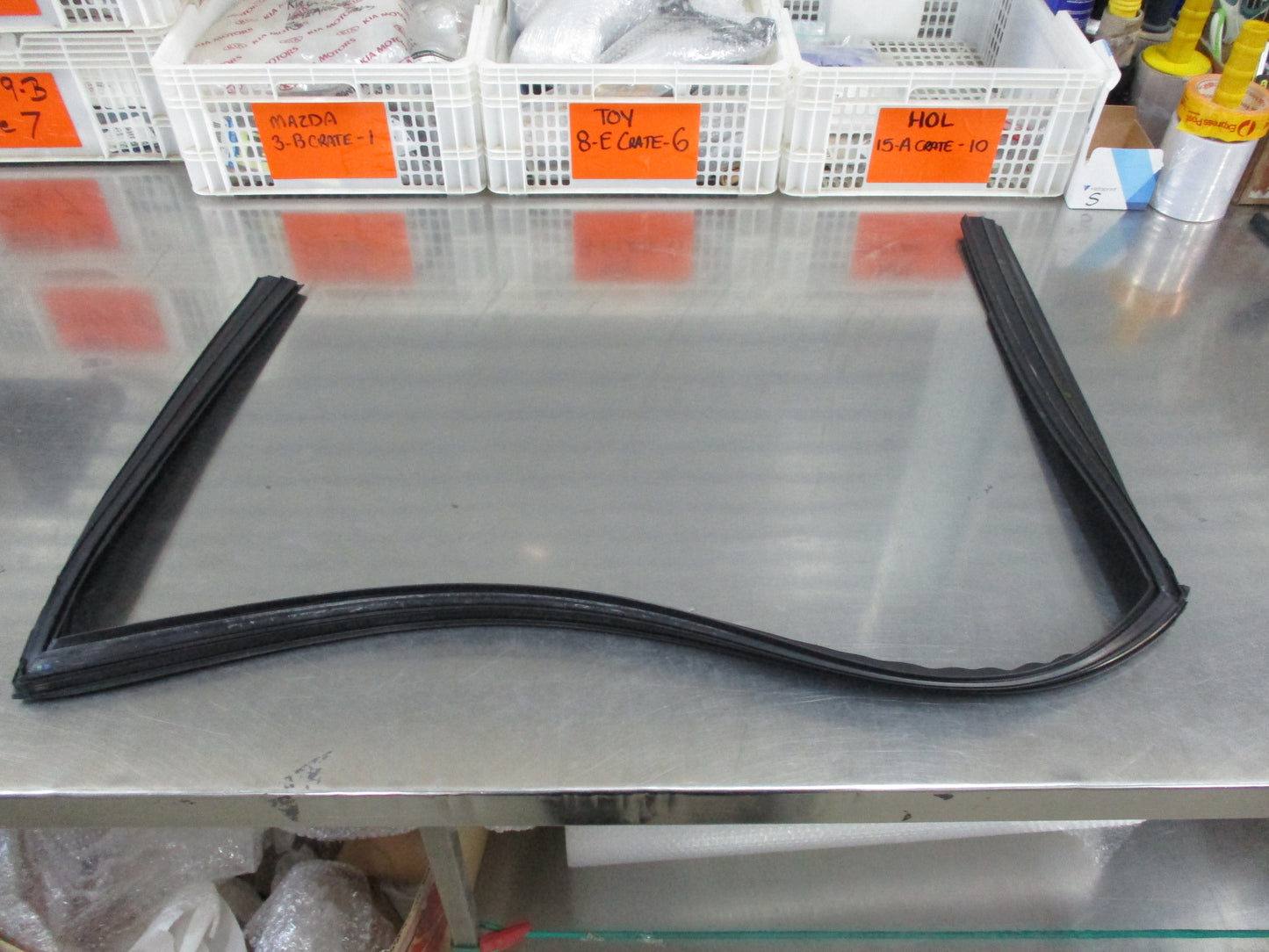 Holden Caprice WN Genuine Front Right Side Door Window Weatherstrip New Part