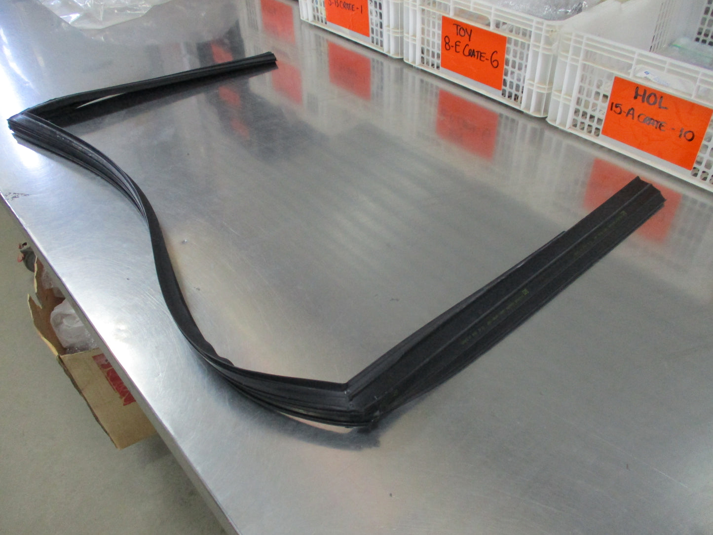 Holden Caprice WN Genuine Front Right Side Door Window Weatherstrip New Part