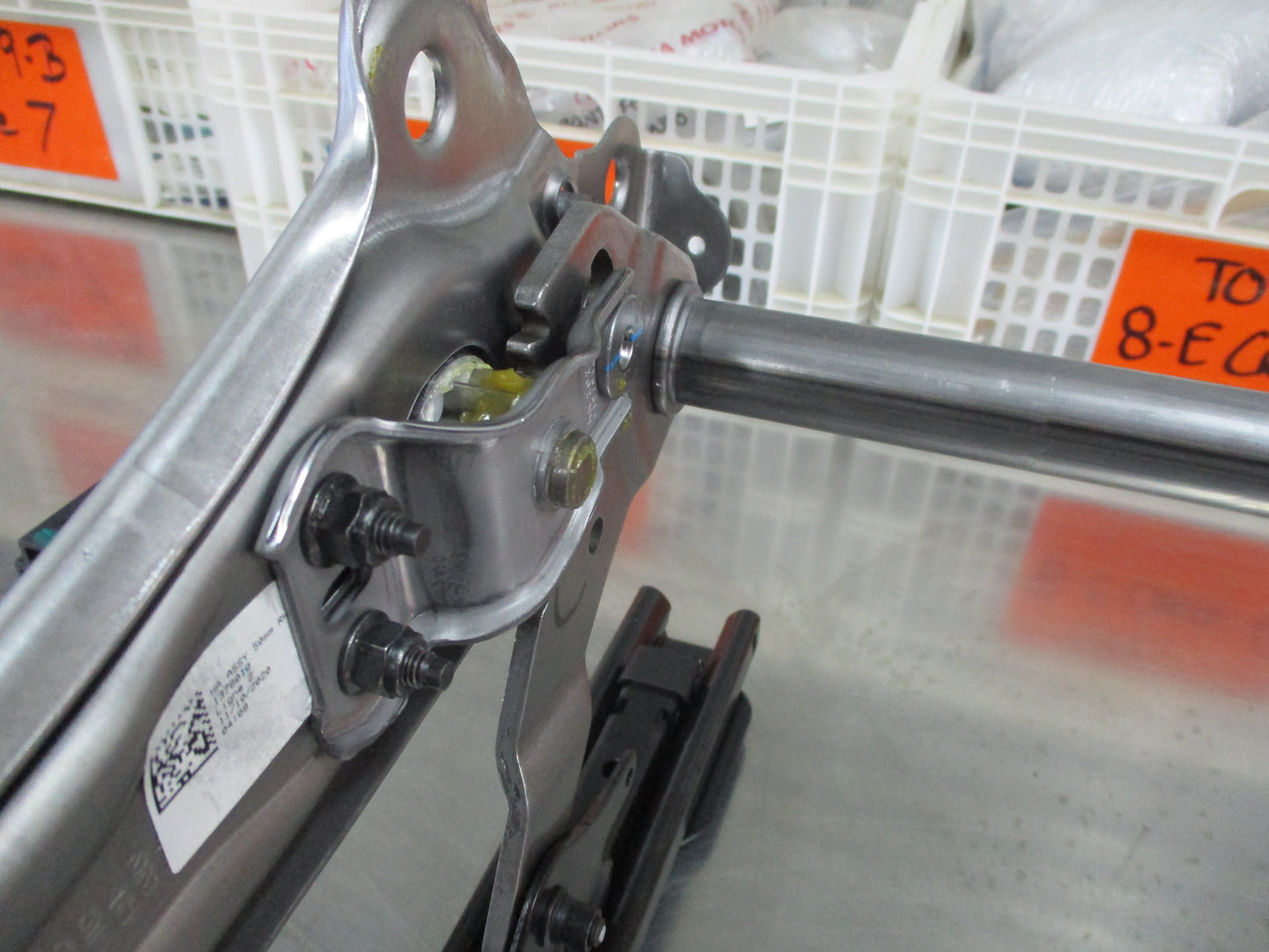 Nissan X-Trail T32 Genuine Drivers Side Seat Base Frame Assembly New Part