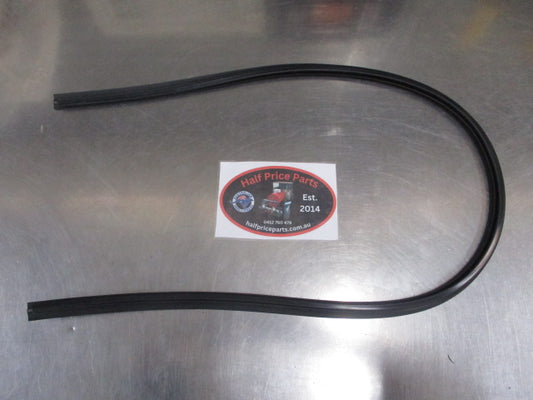 Kia Soul Genuine Upper Windscreen Glass Molding New Part