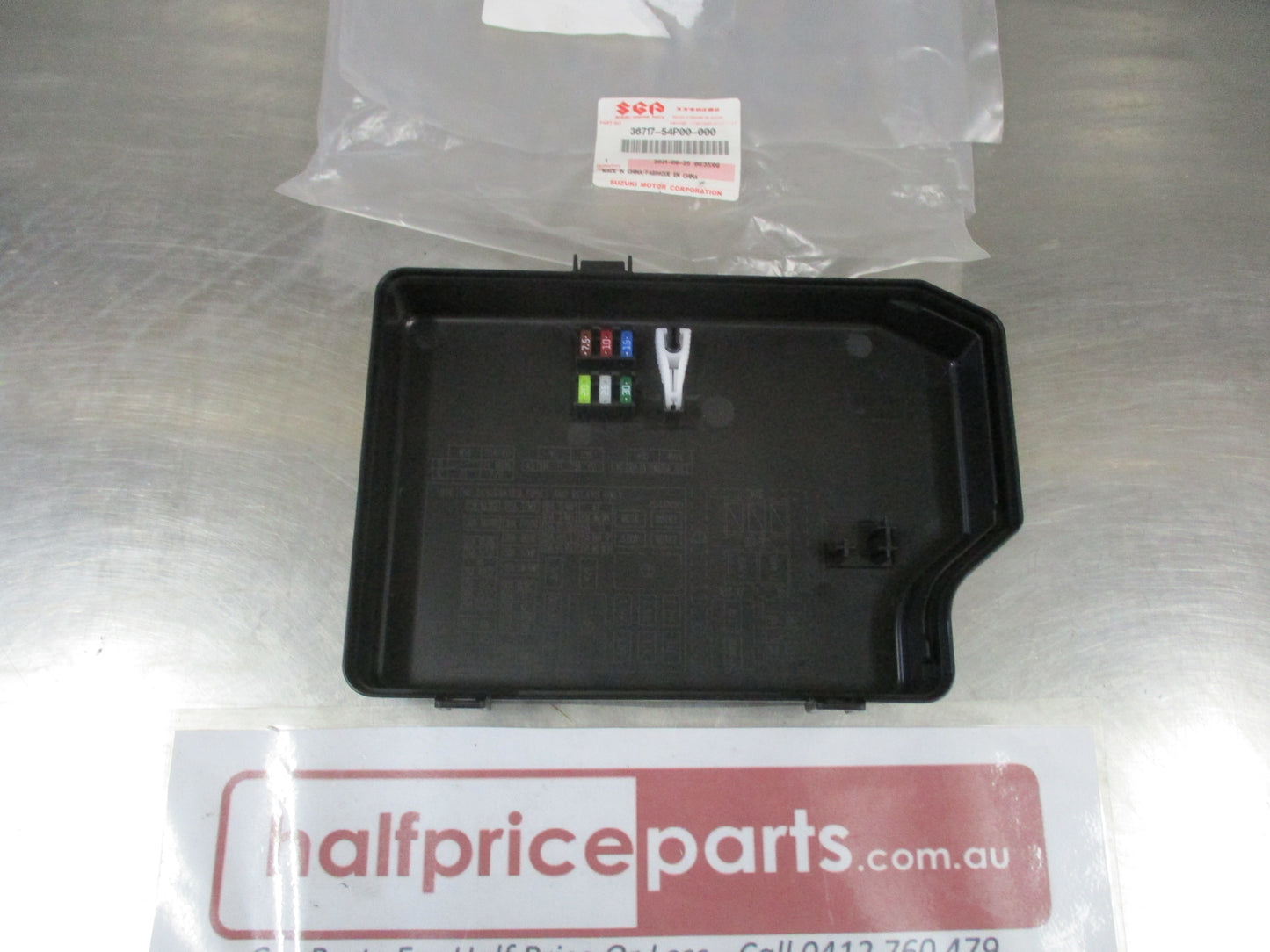 Suzuki SX4 S-Cross Genuine Fuse Box Cover New Part