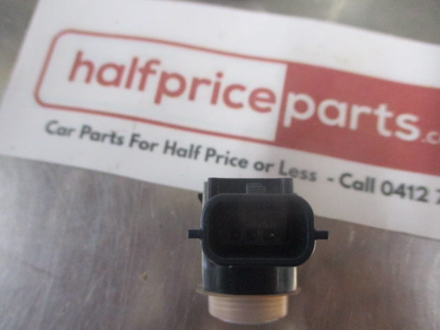 Mitsubishi Eclipse Cross Genuine Right Hand Front Corner Park Sensor (White) New Part