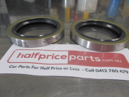 Mitsubishi Fuso Genuine Front Hub Seal Outer New Part