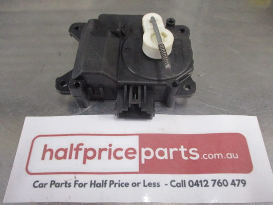 Mitsubishi Pajero Genuine Rear Heater Control Motor New Part