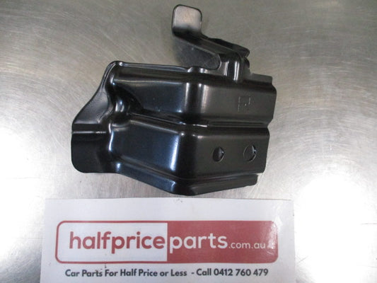 Mitsubishi Pajero Sport Genuine Right Hand Head Light Support Bracket New Part
