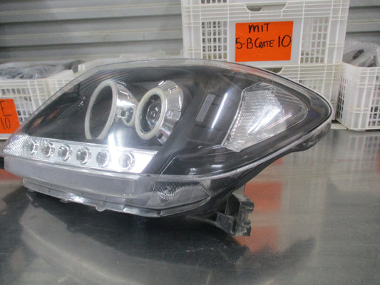 Toyota Hilux Aftermarket Zeon Passenger Side Headlight Used Untested