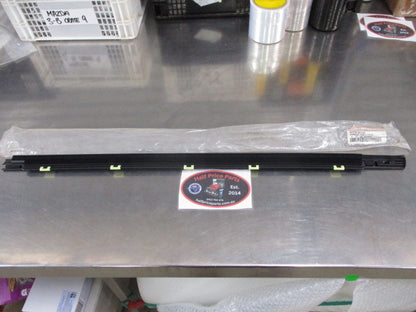 Kia Soul Genuine Right Front Door Weather Strip New Part