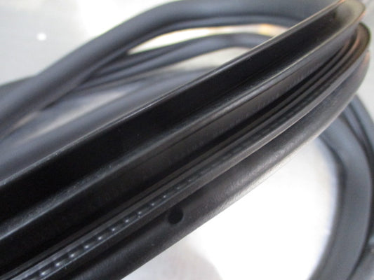 Kia Cerato YD Genuine Right Hand Front Door Body Weather Strip (Drivers) New Part