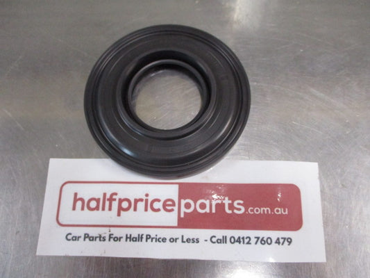 Mitsubishi Canter Genuine Rear Wheel Outer Hub Oil Seal New Part