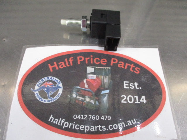 Kia Cerato/K2700/K2900/Magentis/Optima/Rio/Soul/Sportage Hyundai Genuine Stop Light Switch (2P) Assembly New Part