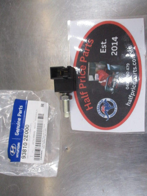 Kia Cerato/K2700/K2900/Magentis/Optima/Rio/Soul/Sportage Hyundai Genuine Stop Light Switch (2P) Assembly New Part