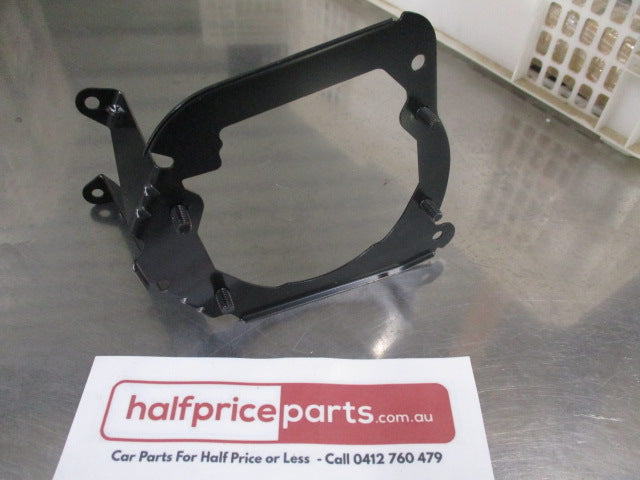 Mitsubishi 380 Genuine Left Hand Front Fog Light Bracket New Part