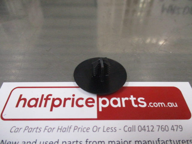 Mitsubishi Various Models Genuine Bonnet Insulator Clip New Part