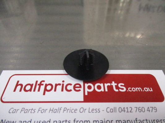 Mitsubishi Various Models Genuine Bonnet Insulator Clip New Part