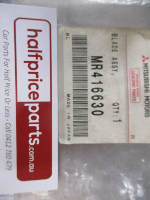 Mitsubishi Pajero Genuine 400mm Rear Door Window Wiper Blade Assembly New Part