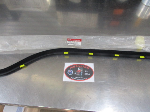 Kia K2700/K2900 Genuine Right Hand Front Weatherstrip New Part