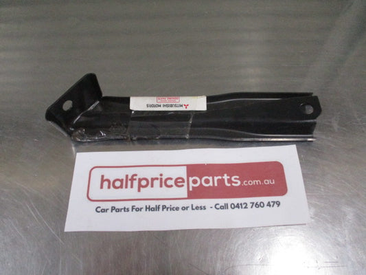Mitsubishi Triton/Pajero Sport Genuine Right Hand Front Bumper Stay Bracket New Part