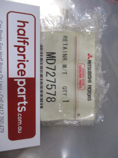 Mitsubishi Triton/Pajero Sport Genuine Manual Transmission Rear Bearing Retainer New Part