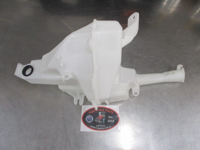 Kia Soul Genuine Windshield Washer Reservoir Assembly New Part