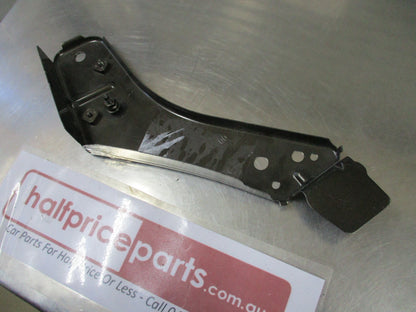 Peugeot 308 T7 Genuine Front Right Hand Guard Bracket New Part