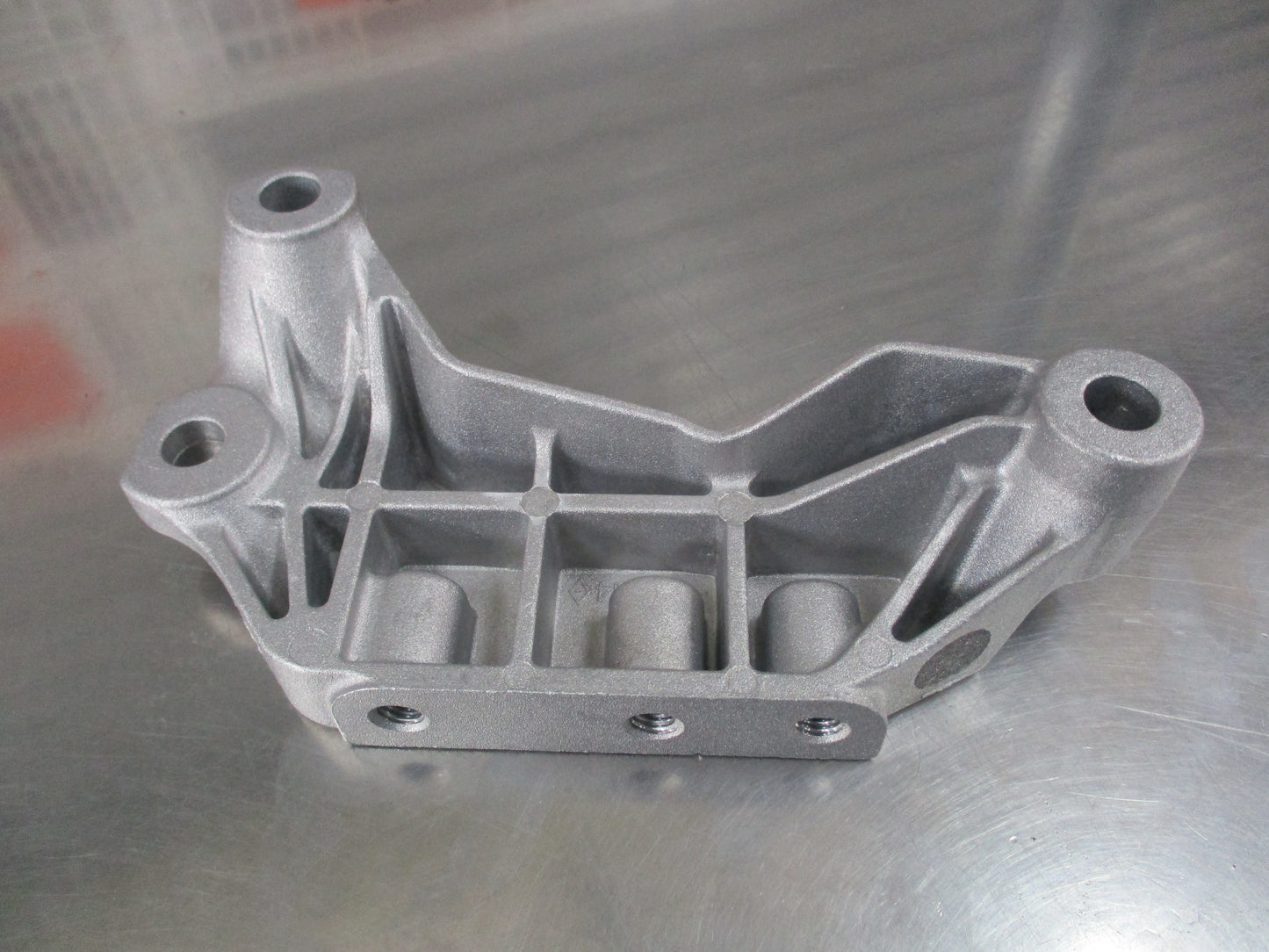 Holden Captiva Genuine Engine Mount Bracket Adapter New