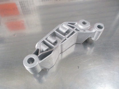 Holden Captiva Genuine Engine Mount Bracket Adapter New