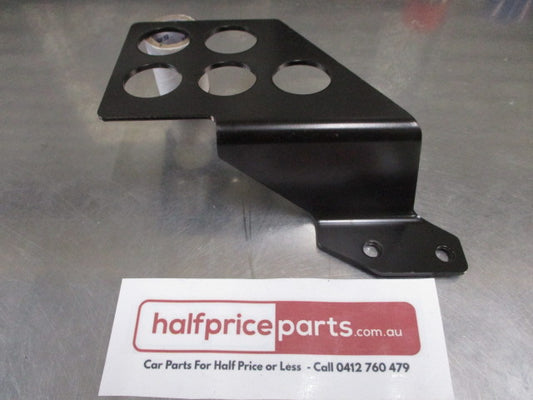 Mitsubishi Triton Genuine Rear Right Diff Lock Air Line Protector New Part