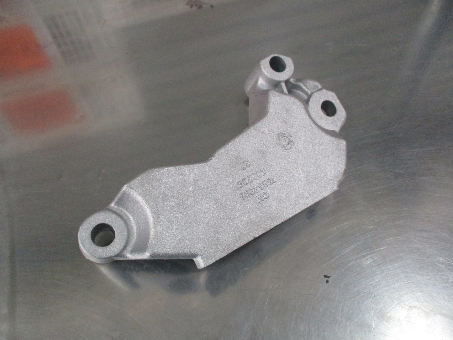 Holden Captiva Genuine Engine Mount Bracket Adapter New