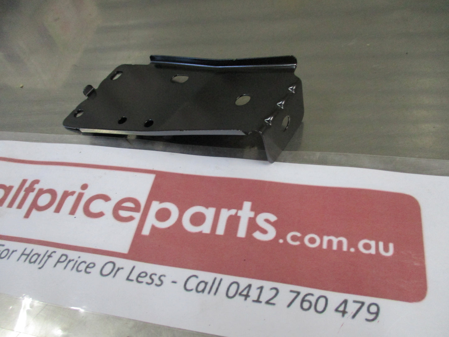 Nissan X-Trail Genuine Left Hand Side Rear Bumper Side Bracket New Part