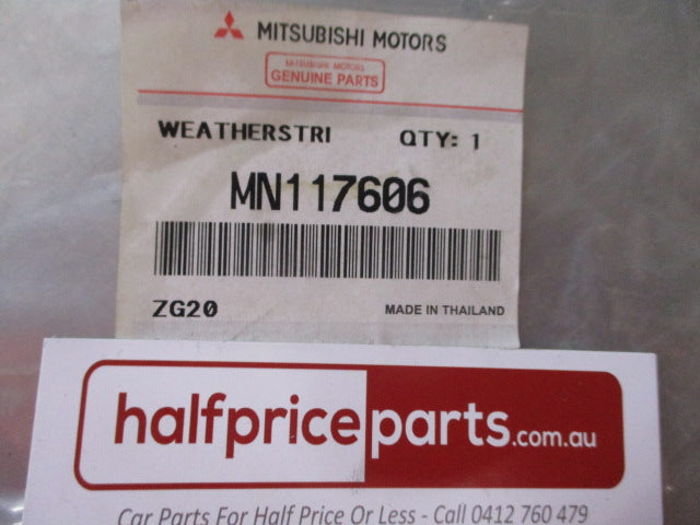 Mitsubishi Triton Dual Cab Genuine Drivers Rear Door Stationary Glass Weatherstrip New Part
