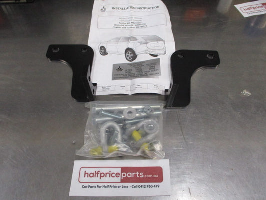 Mitsubishi Outlander Genuine Tow Bar Bolt Fitting Kit New Part