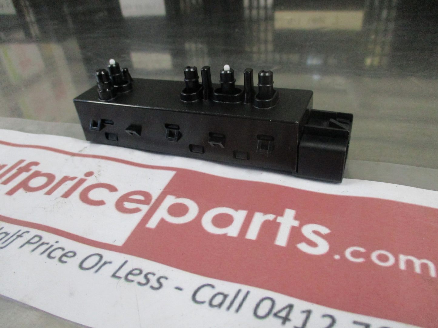 Holden Equinox Genuine Front Right Hand (Passenger) Side Power Seat Adjustment Switch New Part