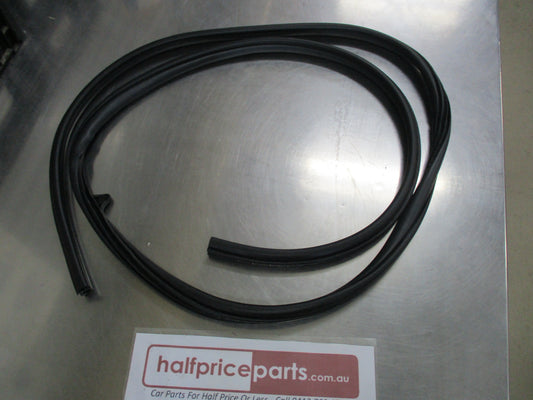 Holden Captiva Genuine Front Right Hand Door Upper Weatherstrip New Part