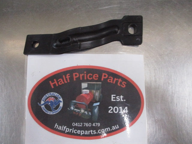 Kia Cerato Genuine Right Hand Rear Upper Rail Mounting Bracket New Part