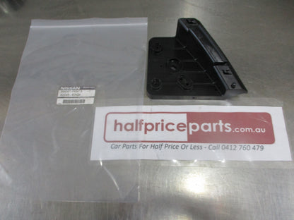 Nissan Qashqai J11 Genuine Left Hand Front Head Light Mounting Bracket New Part