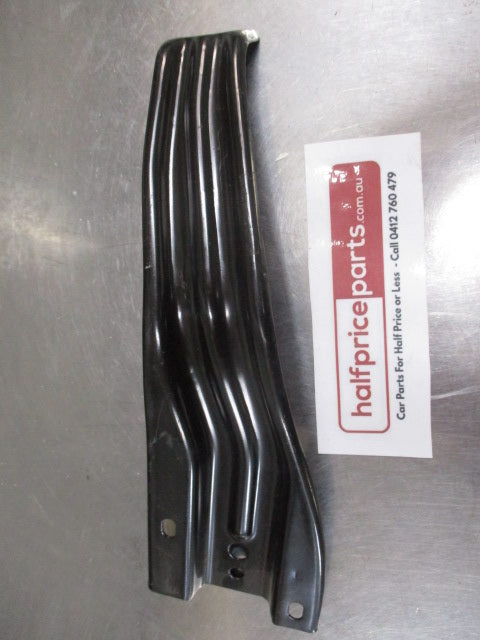 Mitsubishi Pajero/Pajero Sport/Triton Genuine Left Hand Front Bumper Stay Bracket New Part