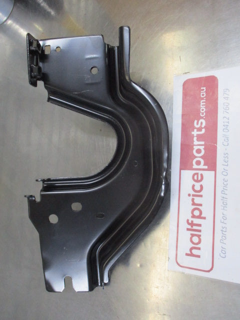 Isuzu D-Max Genuine Right Hand Rear Step Bumper Bracket New Part.