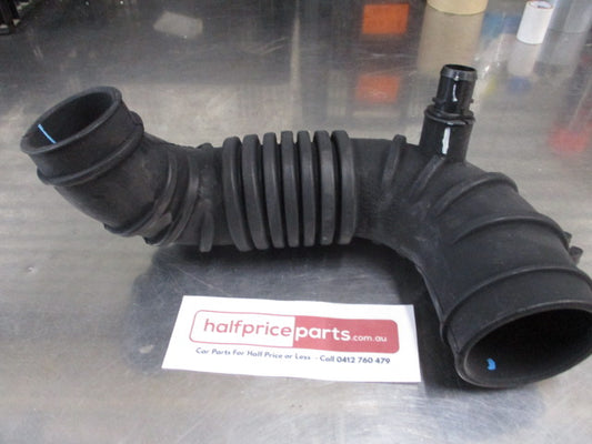 Mitsubishi Pajero Genuine Air Duct Intake Pipe To Cleaner New Part